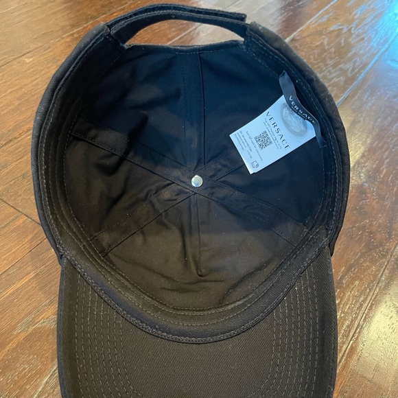 NWT Brand New Versace Black Logo Baseball Cap Women’s 57 - Picture 8 of 11
